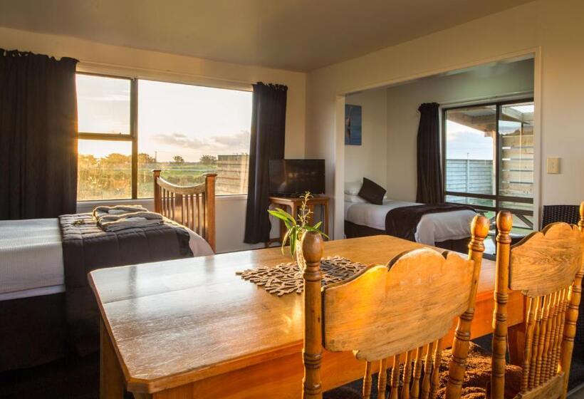 استودیوی لوکس, Scenic Waterways Retreat