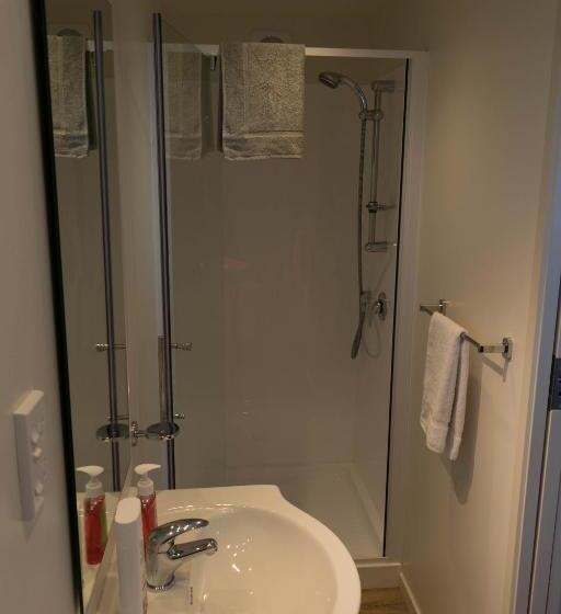 بانگلوی استاندارد, Scenic Waterways Retreat