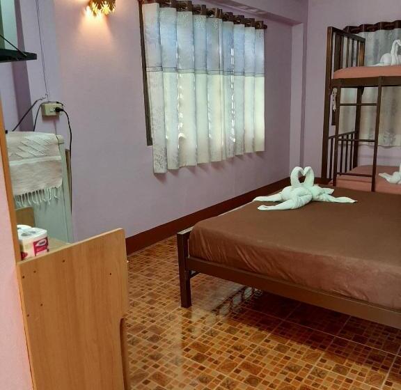 Habitació Quàdruple Estàndard, ชรินพันธ์เฮ้าส์