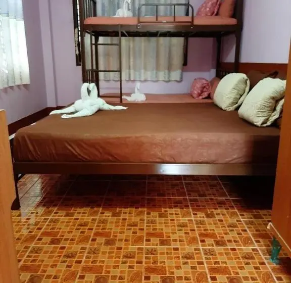 スタンダード4人部屋, ชรินพันธ์เฮ้าส์