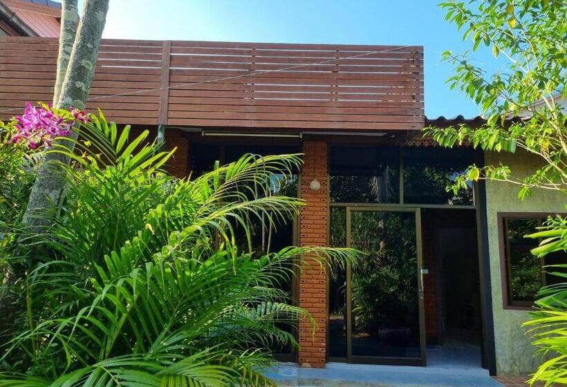 Family Room, ชรินพันธ์เฮ้าส์