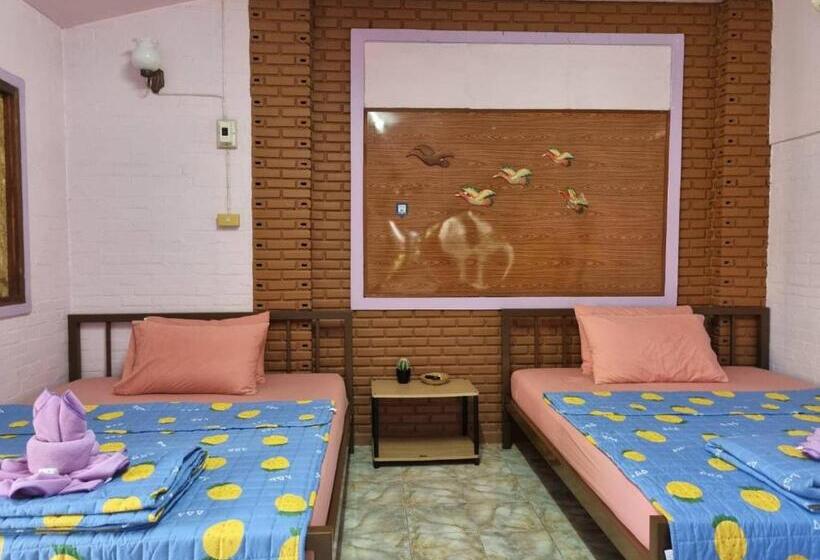 Family Room, ชรินพันธ์เฮ้าส์