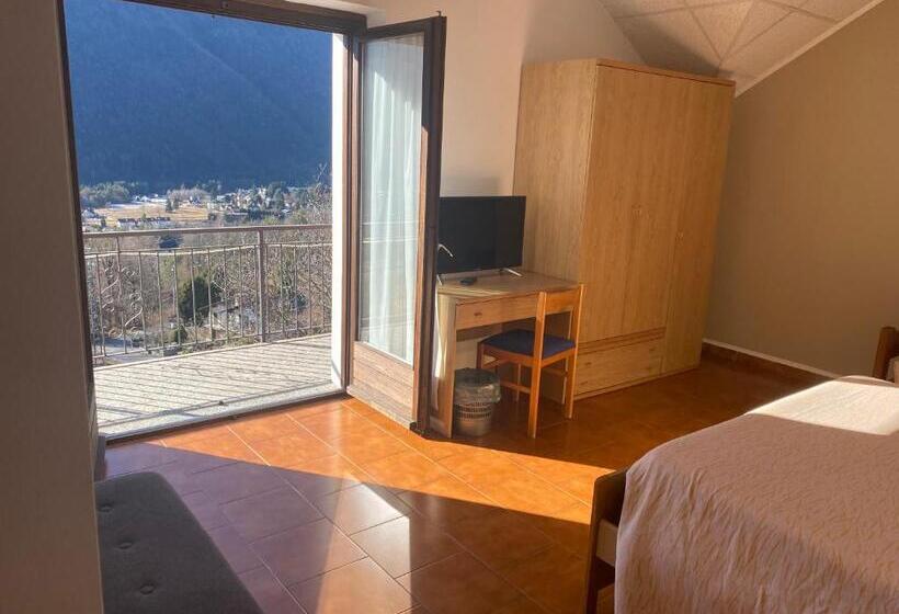 标准三人间, Albergo La Perla