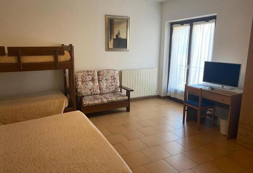 Четырехместный Номер Стандарт, Albergo La Perla