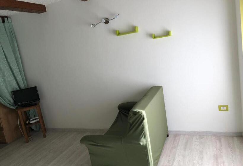 Студио Стандарт с Видом, Albergo La Perla