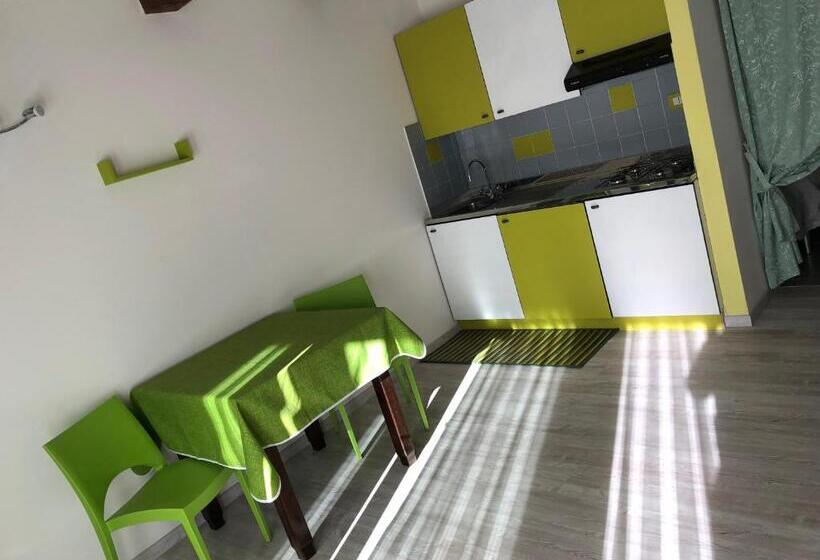 带观景的标准工作室, Albergo La Perla