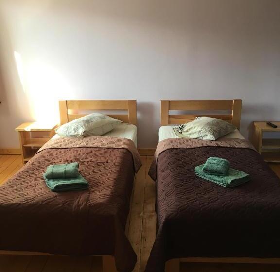 اتاق استاندارد سه نفره, Bobrovski