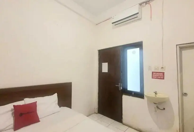 Standard-huone, Reddoorz Near Universitas Pgri Kanjuruhan