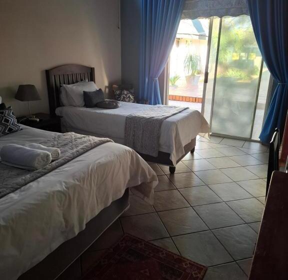 חדר סטנדרט נוף לבריכה, Big Tree Guesthouse Brits