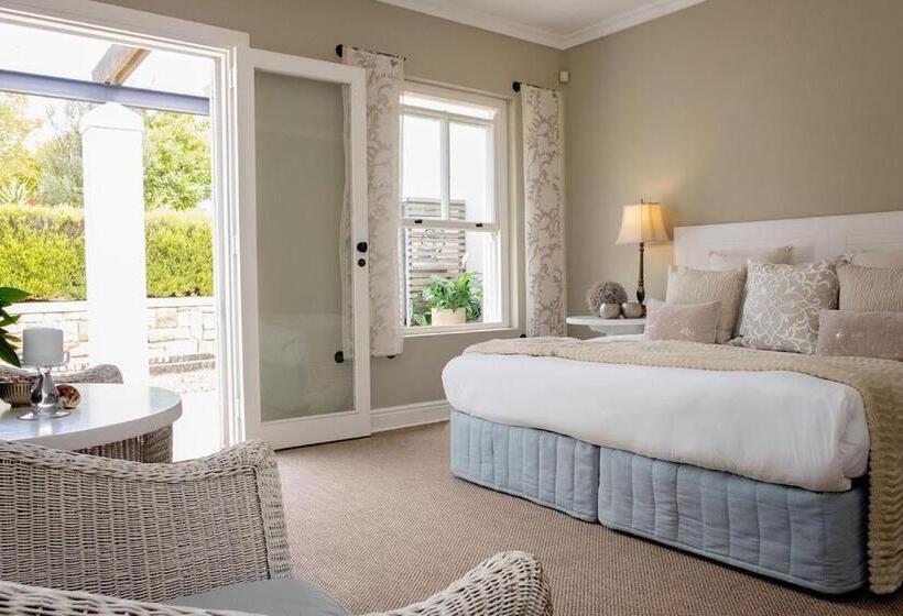 فيلا غرفة نوم واحدة مع مسبح, South Hill