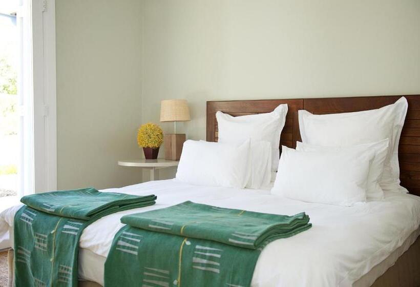 فيلا غرفة نوم واحدة مع مسبح, South Hill