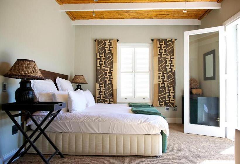 فيلا غرفة نوم واحدة مع مسبح, South Hill