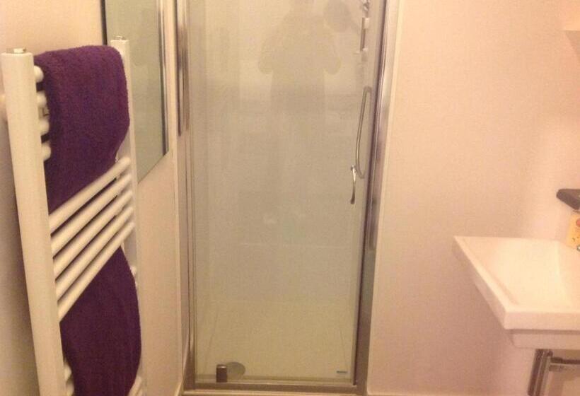 חדר סטנדרט, Westend Property