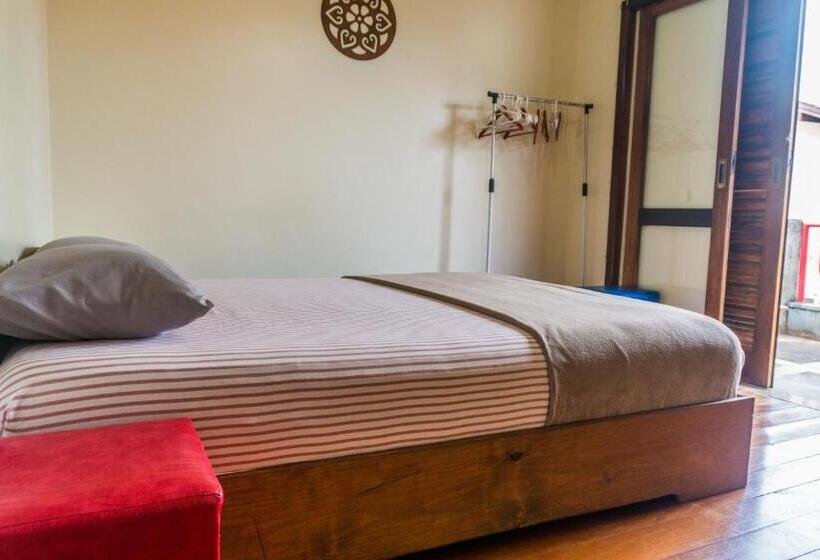 סוויטה דלוקס, Sunhouse Hostel