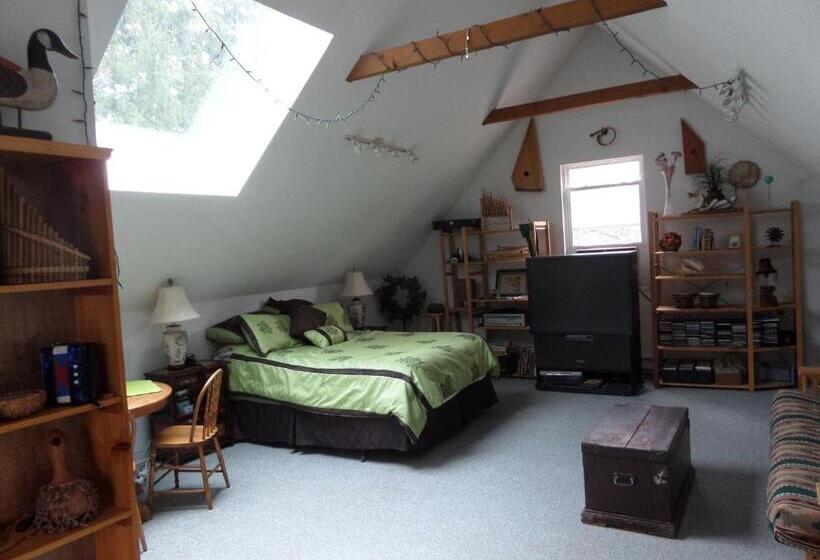 اتاق لوکس با چشم‌انداز باغ, Inn On The Moraine