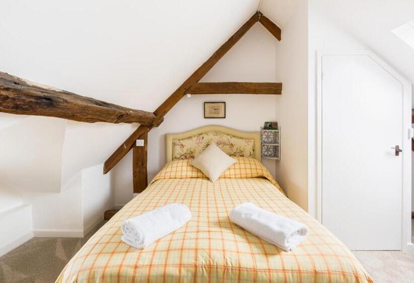 منزل غرفة نوم واحدة, Upper Court