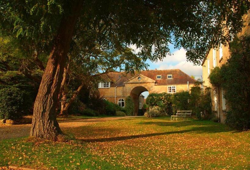 منزل 3 غرف نوم, Upper Court