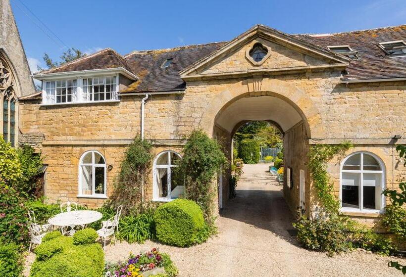 منزل 3 غرف نوم, Upper Court