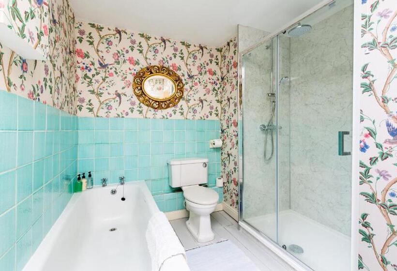 منزل 3 غرف نوم, Upper Court