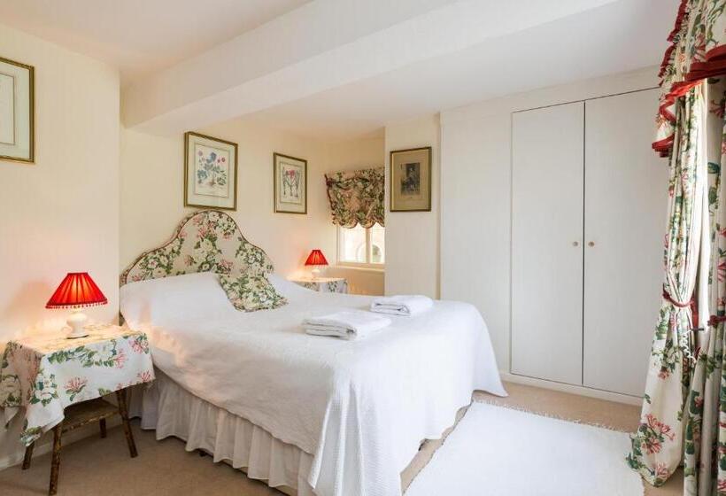 منزل 3 غرف نوم, Upper Court