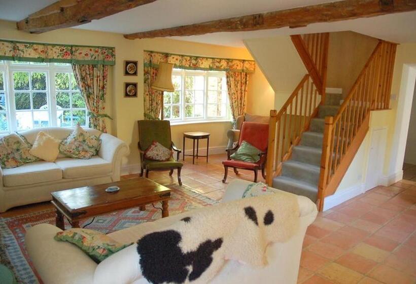 منزل 3 غرف نوم, Upper Court