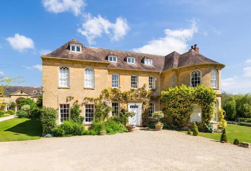 جناح سرير كينج, Upper Court