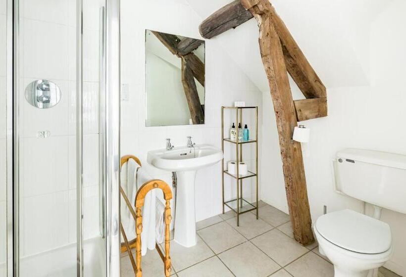 منزل غرفة نوم واحدة, Upper Court