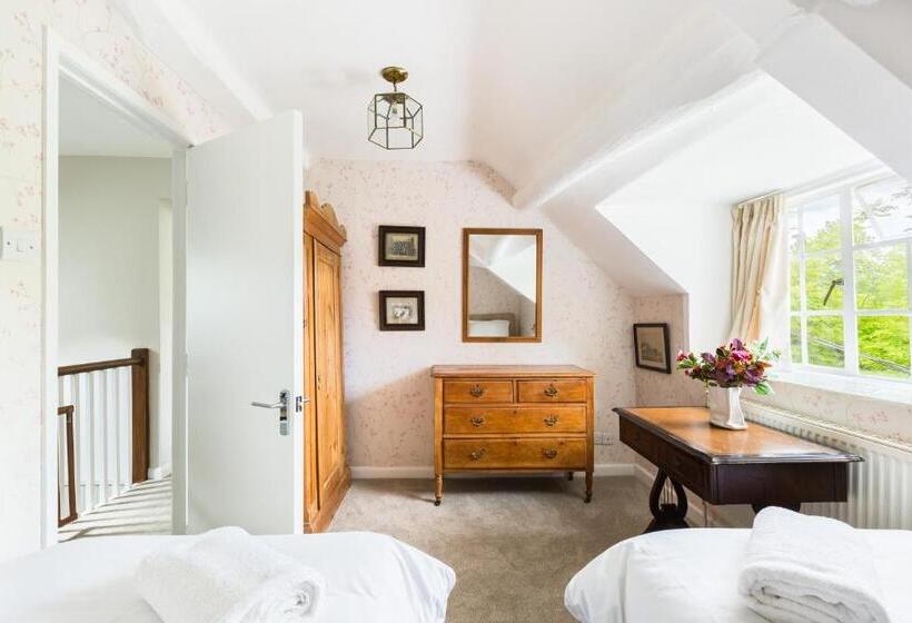 منزل غرفة نوم واحدة, Upper Court