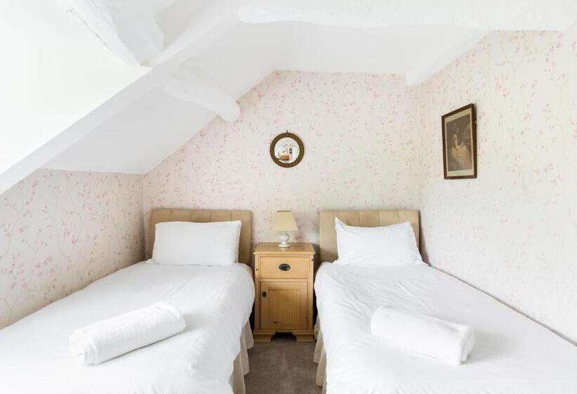 منزل غرفة نوم واحدة, Upper Court