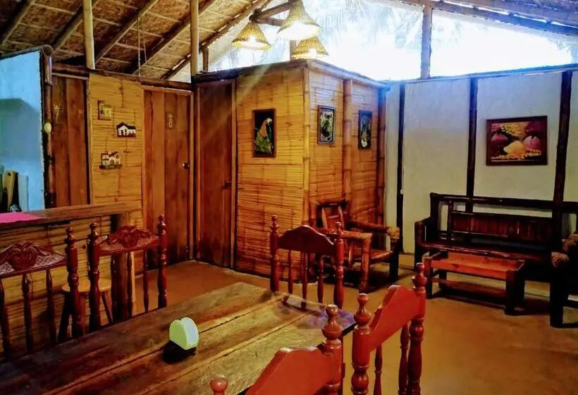 بانگلوی استاندارد, Guacamayo Bed & Breakfast