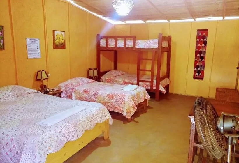کلبه ییلاقی, Guacamayo Bed & Breakfast