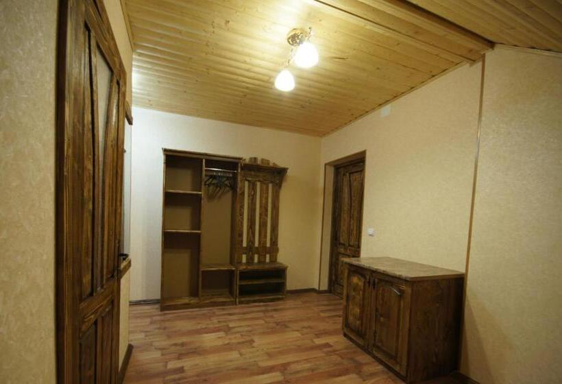 اتاق استاندارد سه نفره, Dacha