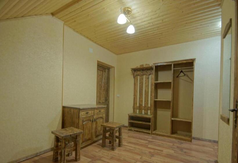 اتاق استاندارد سه نفره, Dacha
