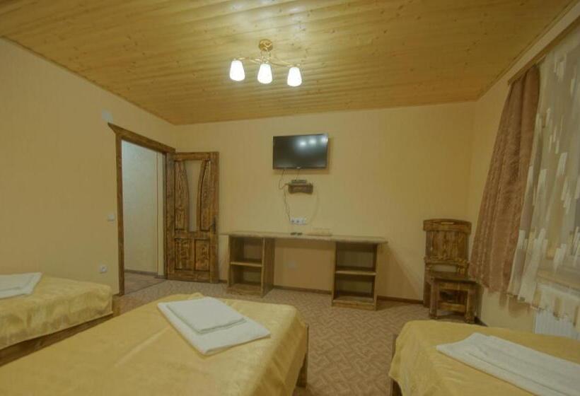 اتاق استاندارد سه نفره, Dacha