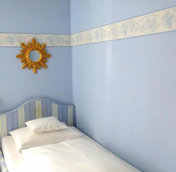 标准单人间, Hirlanda