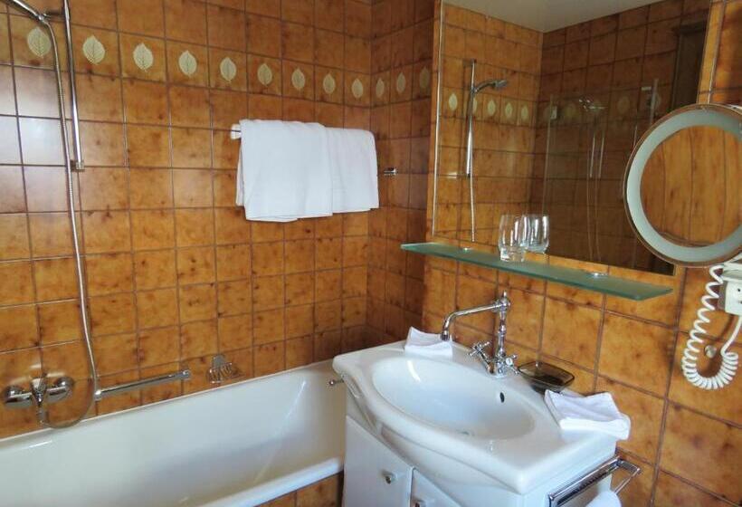 高级单人间, Hirlanda