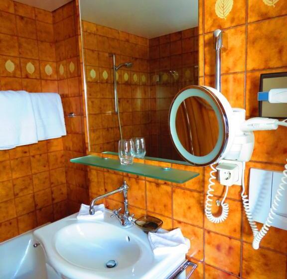 高级单人间, Hirlanda