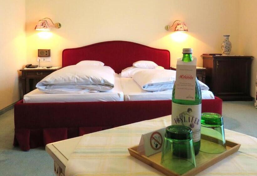 小型套房, Hirlanda