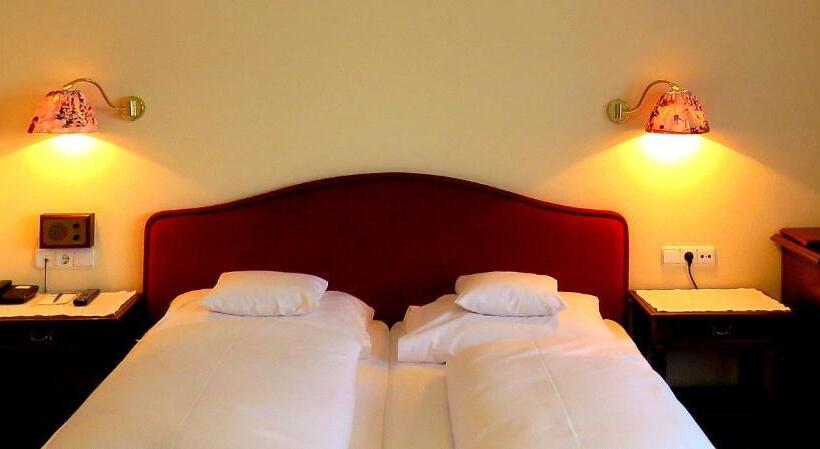 小型套房, Hirlanda