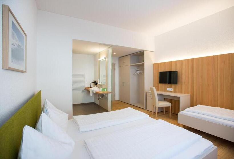 高级三人间, Joschi Sporthaus Hochkar