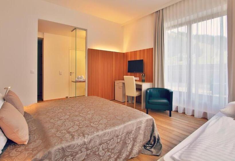 高级三人间, Joschi Sporthaus Hochkar