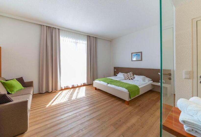 四人高级间, Joschi Sporthaus Hochkar