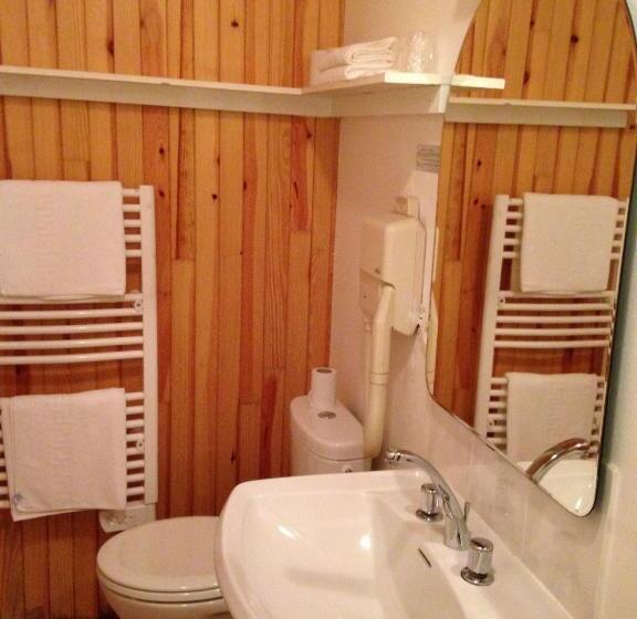 غرفة قياسية, Le Rocher Du Cerf