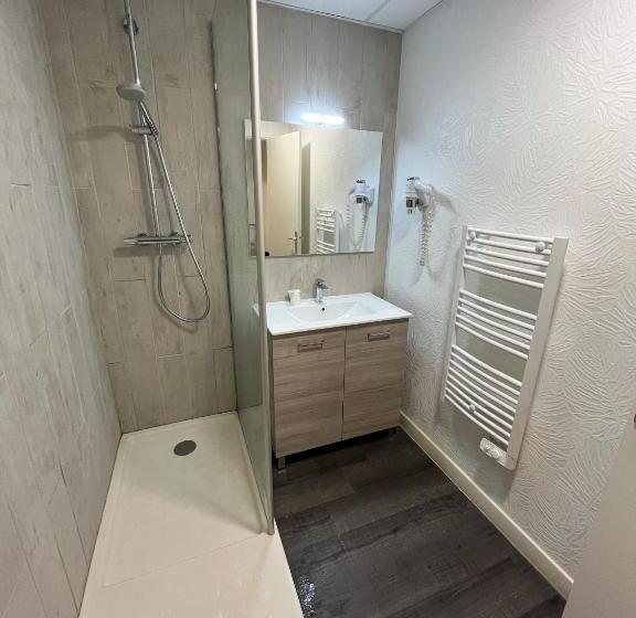 جناح عائلي, Le Rocher Du Cerf