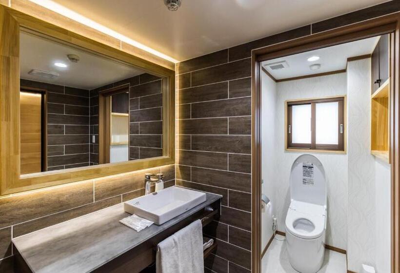 דירת חדר דלוקס, Silverhorn