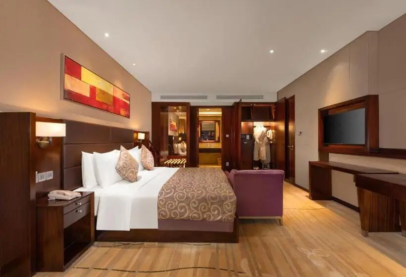 Deluxe Suite King Bed, Wyndham Putian Downtown