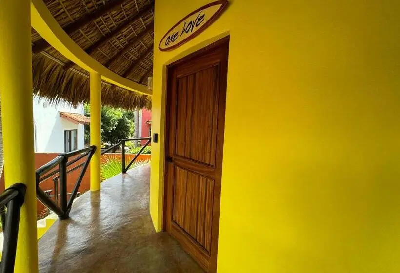 スタンダードバンガロー, One Love Hostal Puerto Escondido