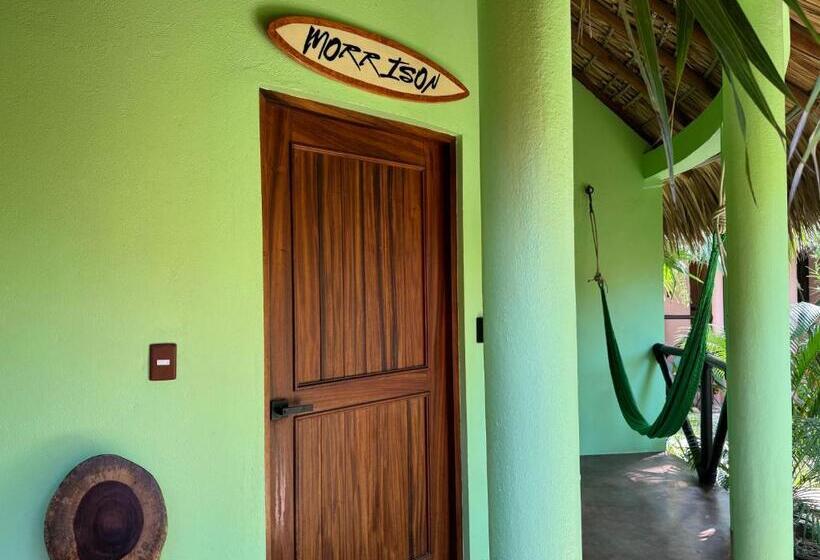 Бунгало Стандарт, One Love Hostal Puerto Escondido