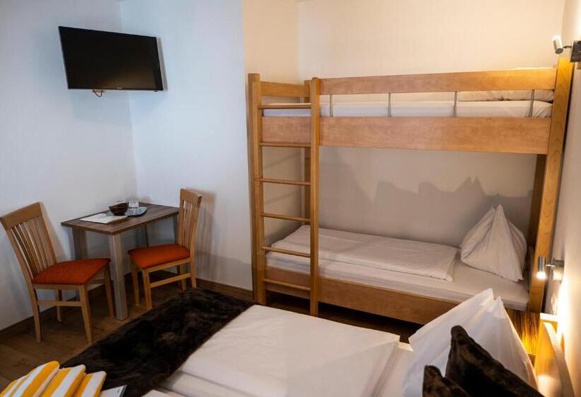 غرفة عائلية, Berghof   Riesneralm