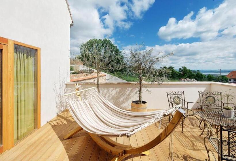 발코니 디럭스 룸, Café Fara